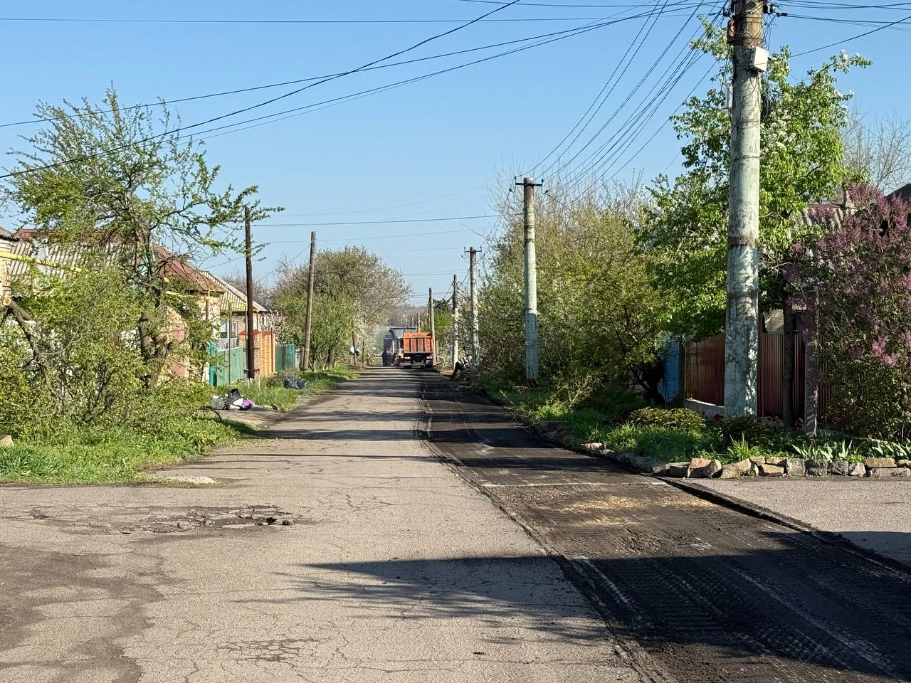 ❗️При поддержке шеф-региона Нижегородской области в городском округе Иловайск начаты работы по фрезеровке дорожного покрытия по ул. Первомайская..