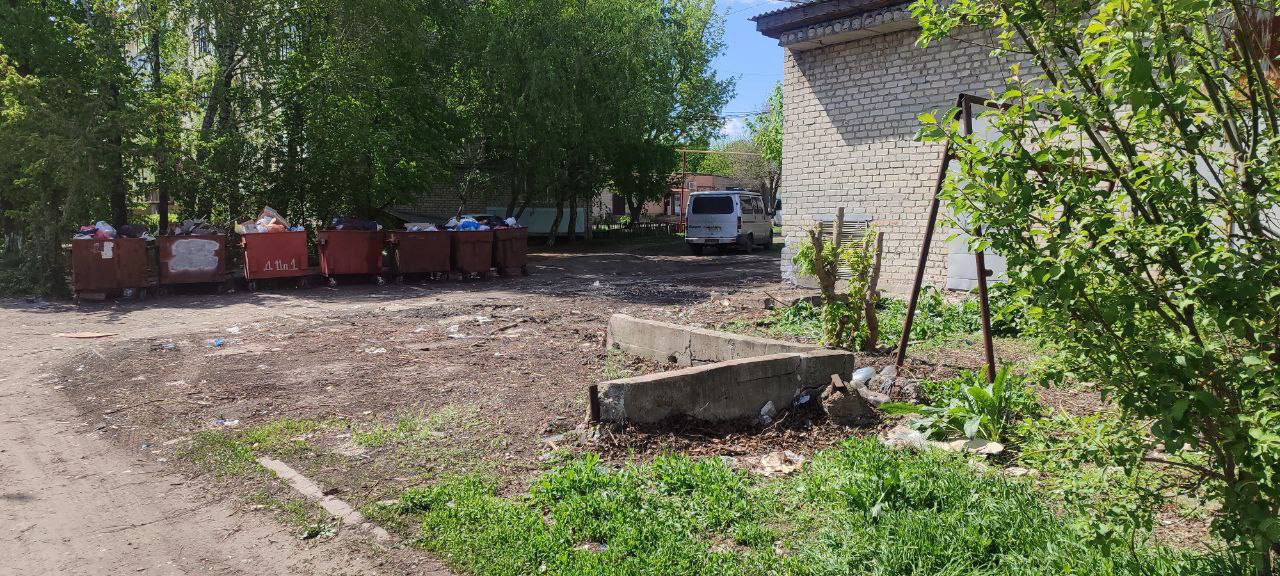 Администрацией городского округа Иловайск совместно с МУП БИОН произведены работы по уборке несанкционированной стихийной свалки по адресам:.
