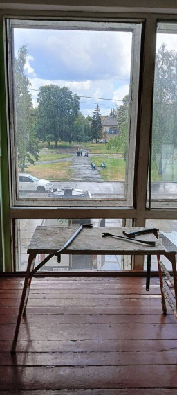 Силами подрядной организации шеф-региона Нижегородской области выполняются работы по замене оконных блоков в здании Иловайской городской библиотеки.. Силами подрядной организации шеф-региона Нижегородской области выполняются работы по замене оконных блоков в здании Иловайской городской библиотеки..