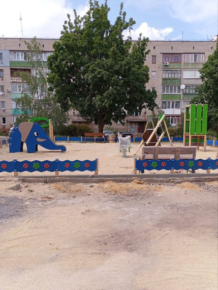 🏡Подрядной организацией шеф-региона Нижегородской области продолжаются работы по установке детской площадки по адресу пер. Театральный, д. 1.. 🏡Подрядной организацией шеф-региона Нижегородской области продолжаются работы по установке детской площадки по адресу пер. Театральный, д. 1..